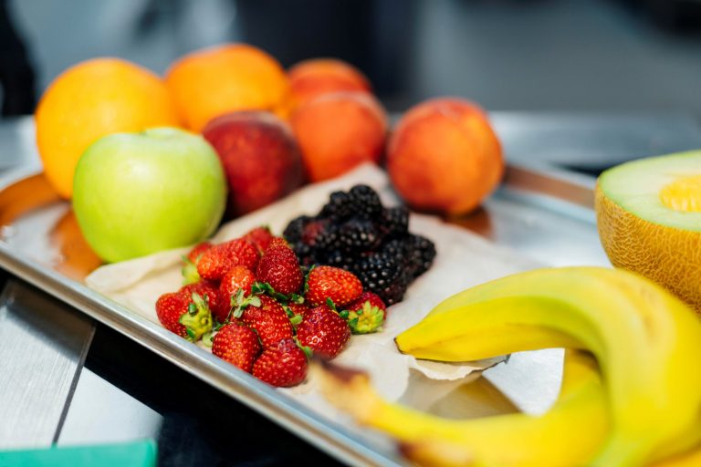 Fruit platter illustrates blog "Climacteric vs Non-Climacteric Fruit: What Is the Difference?"